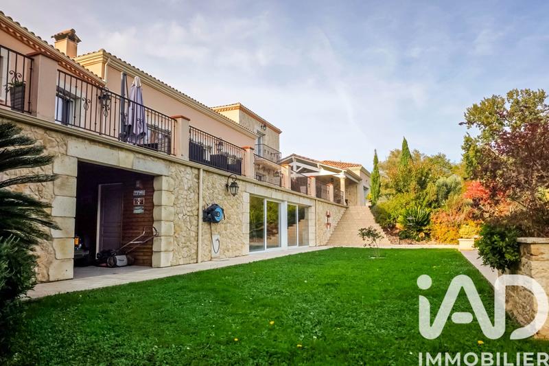 Maison - 358 m² - 8 pièces