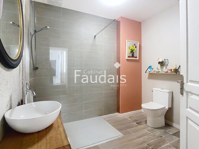 Maison - 382 m² - 13 pièces