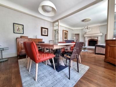 Demeure - 270 m² - 9 pièces