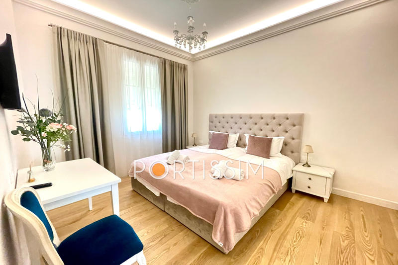 Villa - 220 m² - 11 pièces