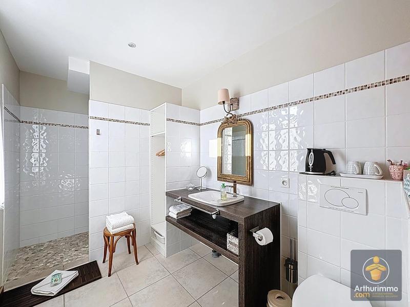 Maison - 250 m² - 7 pièces