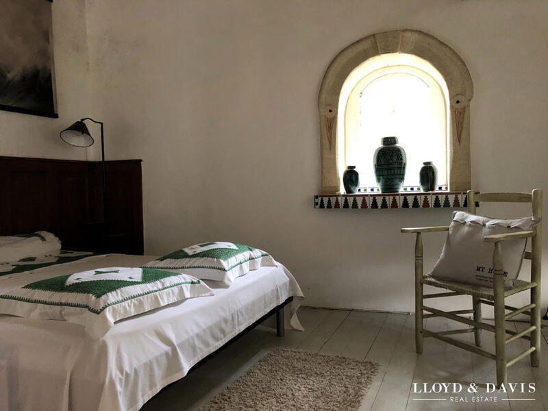 Maison - 323 m² - 10 pièces