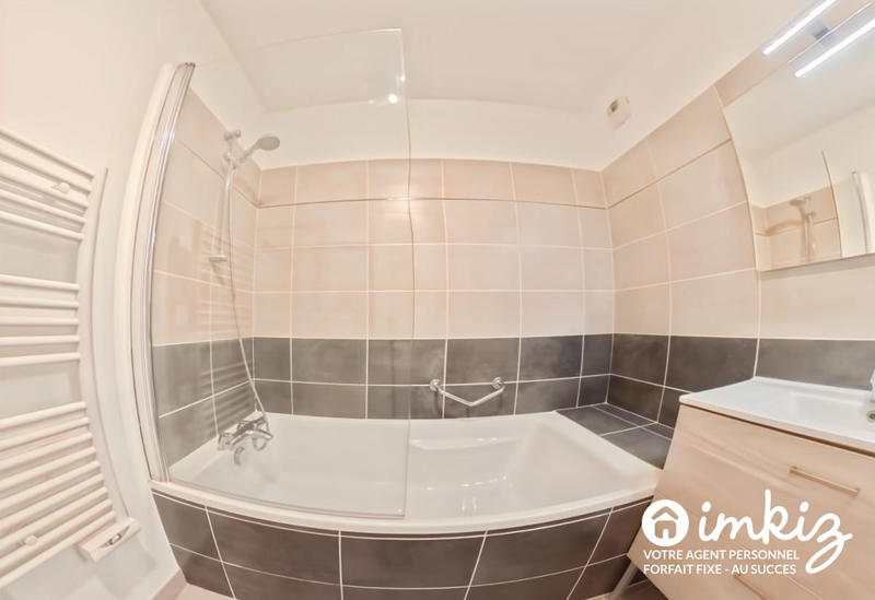 Appartement - 84 m² - 2 pièces