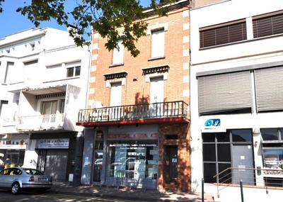 Maison - 300 m² - 8 pièces