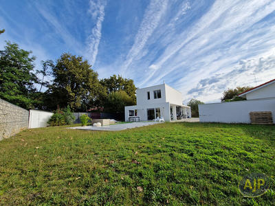 Maison - 140 m² - 5 pièces