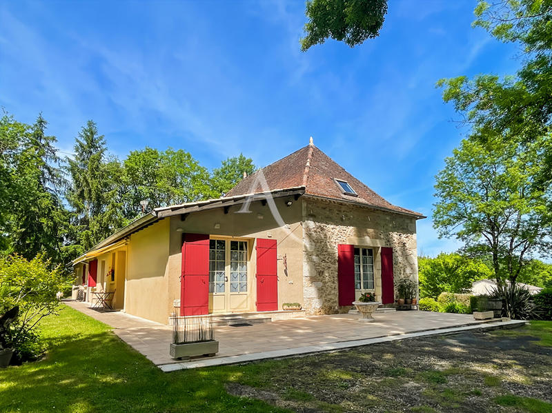 Maison - 193 m² - 9 pièces
