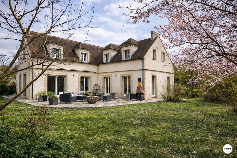 Maison - 256 m² - 9 pièces