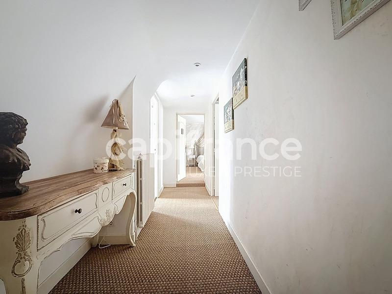 Maison - 420 m² - 13 pièces