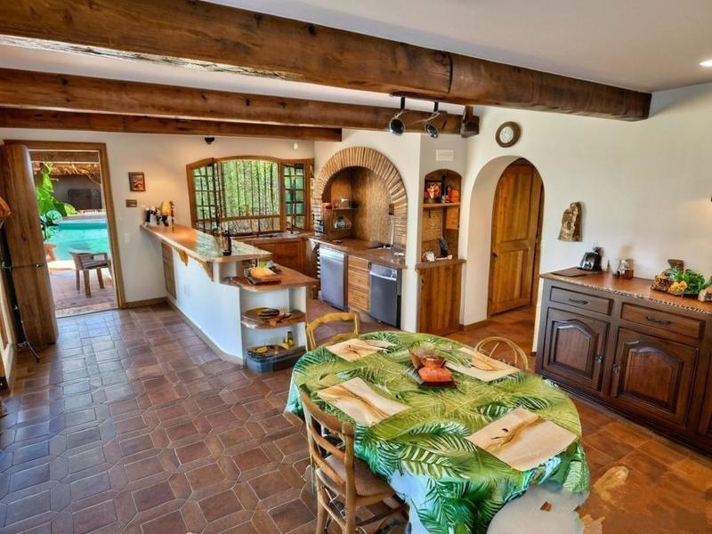 Maison traditionnelle - 230 m² - 6 pièces