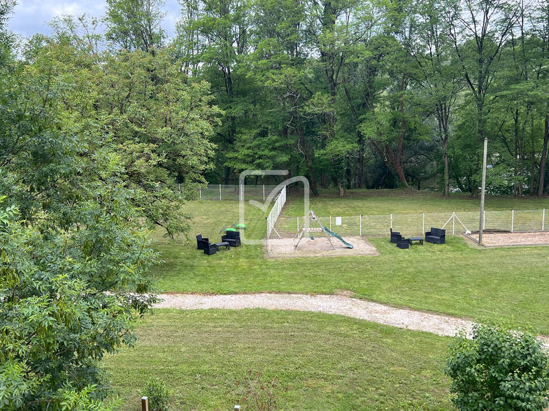 Maison - 418 m² - 20 pièces