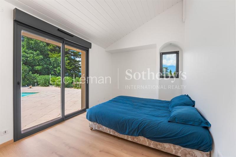 Maison - 210 m² - 6 pièces