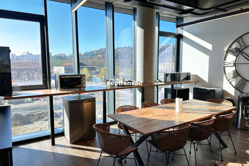 Local commercial - 320 m² - 10 pièces