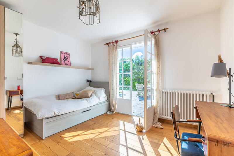 Maison - 180 m² - 8 pièces