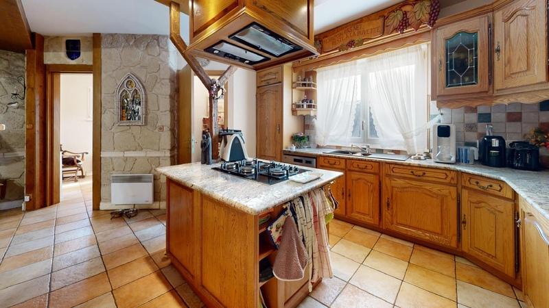 Maison - 251 m² - 6 pièces