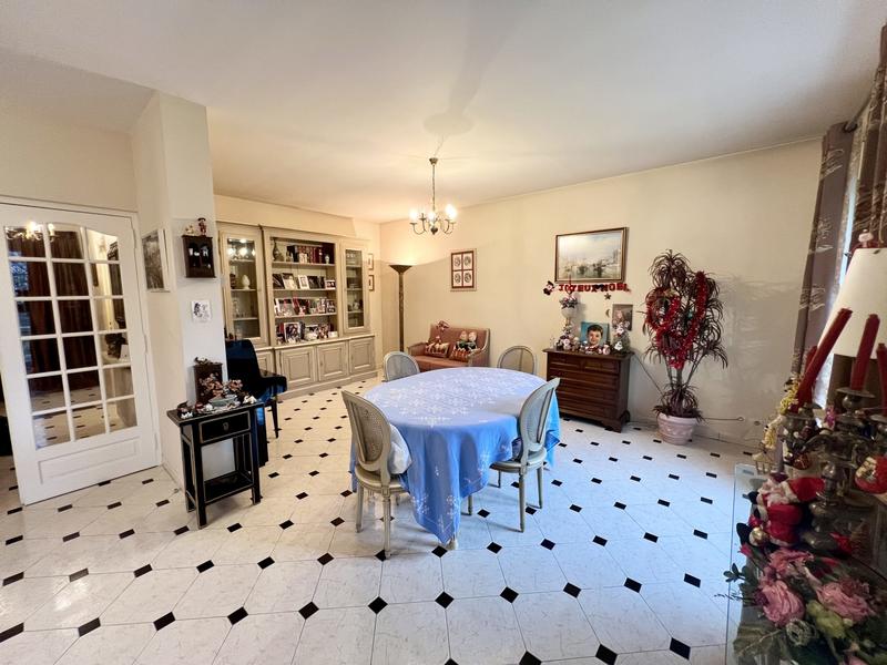 Maison - 200 m² - 6 pièces