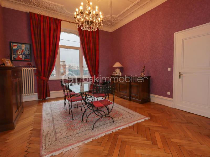 Maison de maîtres - 300 m² - 8 pièces