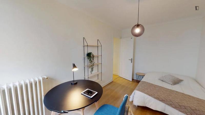 Chambre - 12 m² - 5 pièces