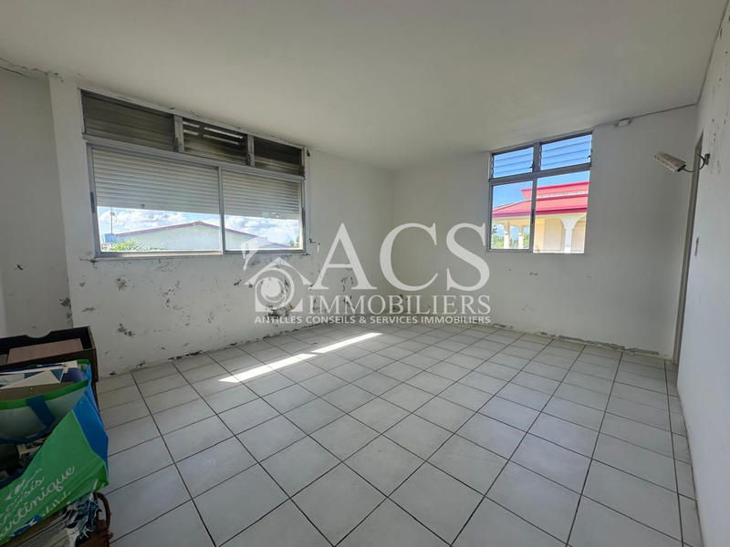 Maison - 220 m² - 6 pièces