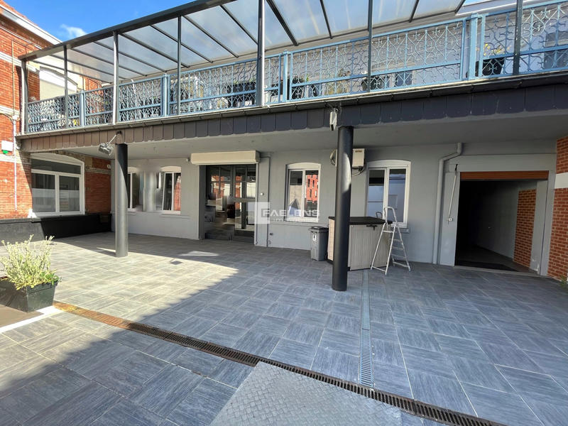 Local commercial - 303 m² - 1 pièce