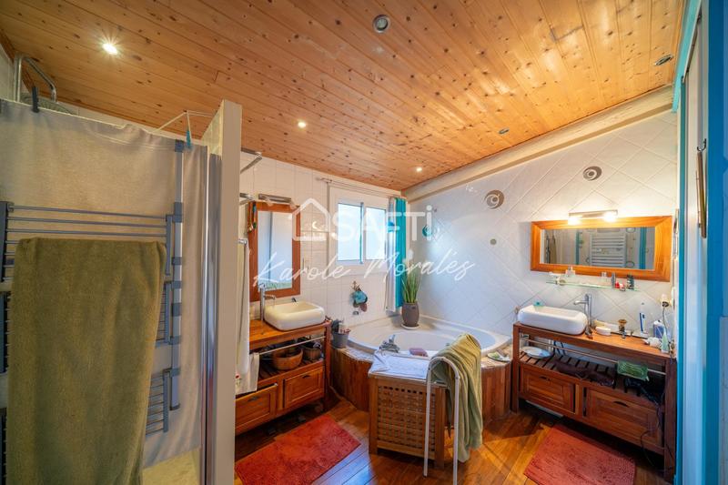 Maison - 240 m² - 6 pièces