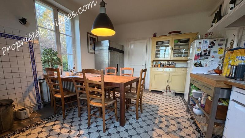 Maison - 292 m² - 18 pièces