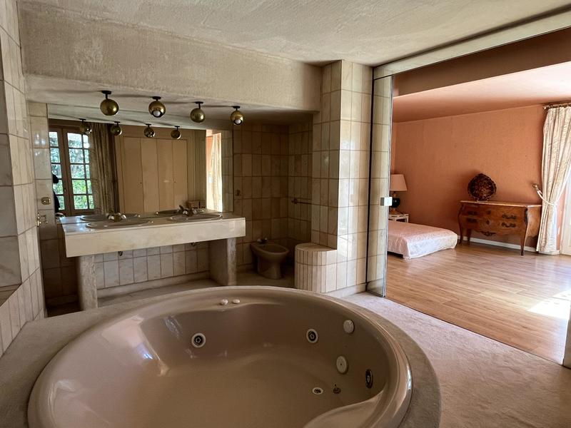 Maison traditionnelle - 300 m² - 7 pièces