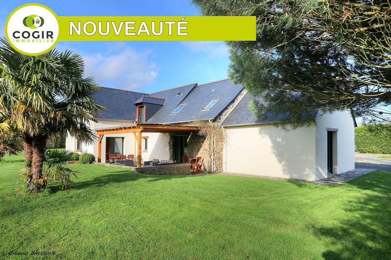 Maison - 250 m² - 8 pièces