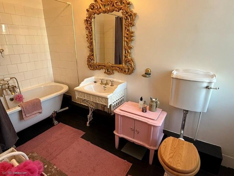 Maison de village - 495 m² - 10 pièces