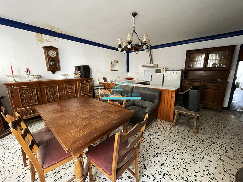 Maison - 300 m² - 4 pièces