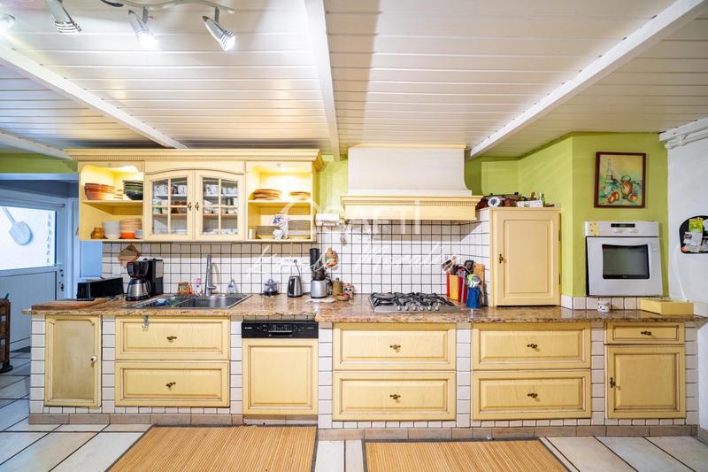 Maison - 240 m² - 6 pièces