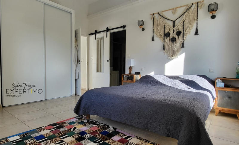 Maison - 305 m² - 11 pièces