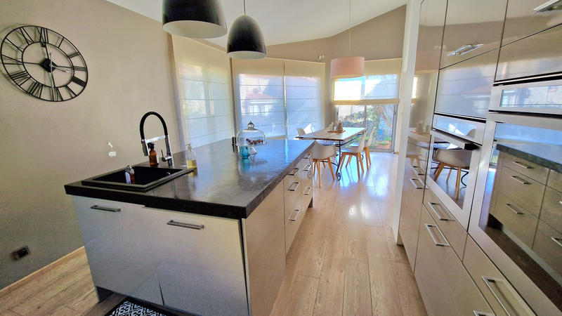 Villa - 200 m² - 5 pièces