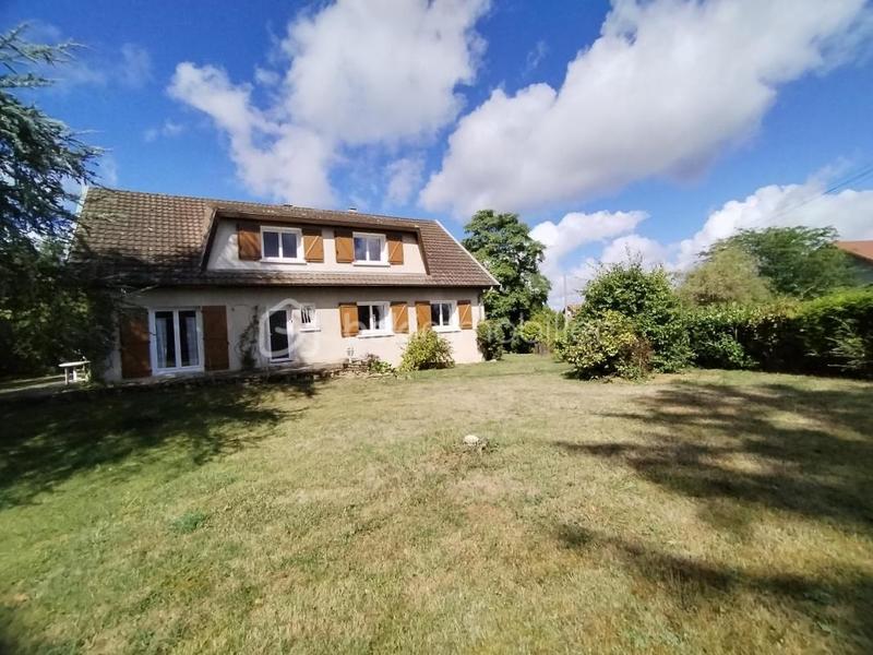 Maison traditionnelle - 222 m² - 9 pièces