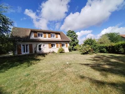 Maison traditionnelle - 222 m² - 9 pièces