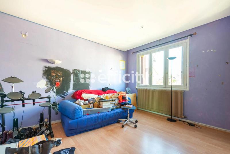 Maison - 183 m² - 9 pièces