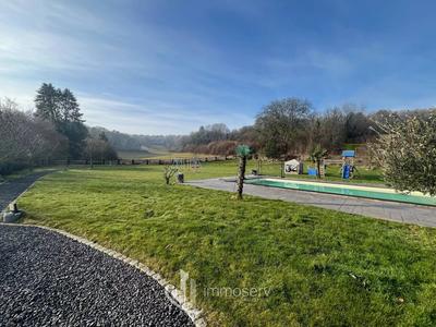 Maison - 240 m² - 7 pièces