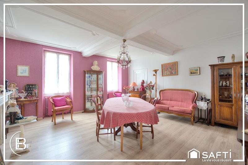 Maison - 290 m² - 9 pièces