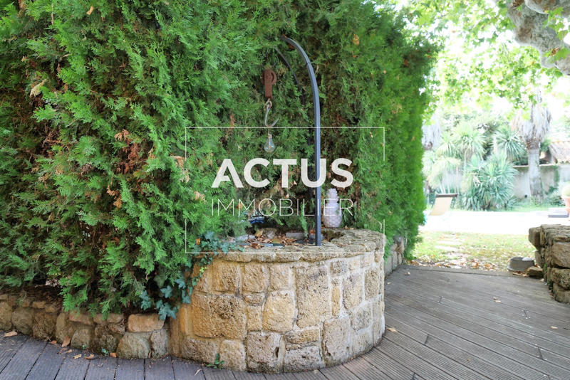 Maison - 233 m² - 8 pièces