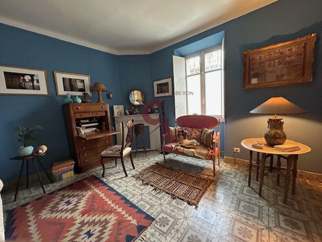 Maison - 285 m² - 9 pièces