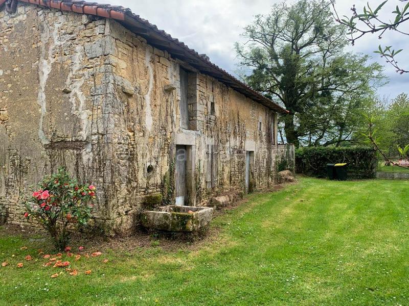 Maison en pierre - 222 m² - 8 pièces