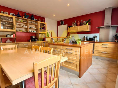 Maison - 209 m² - 9 pièces