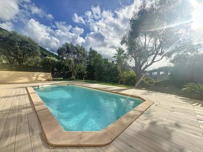 Maison - 253 m² - 5 pièces