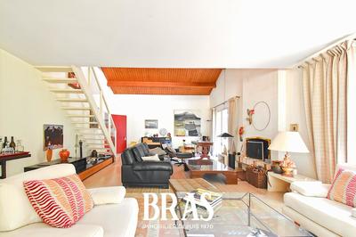 Maison - 372 m² - 7 pièces