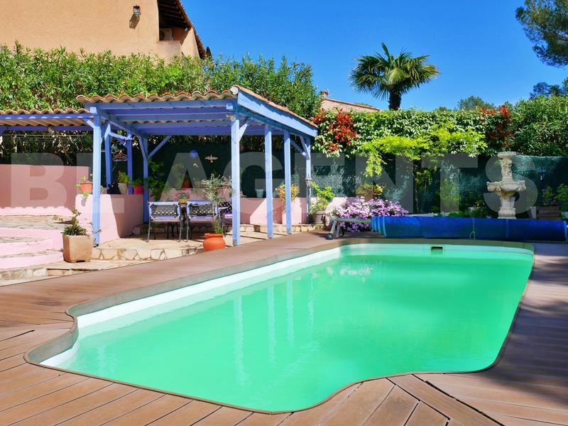 Maison - 137 m² - 8 pièces