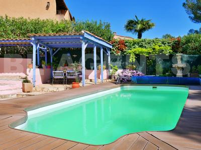 Maison - 137 m² - 8 pièces