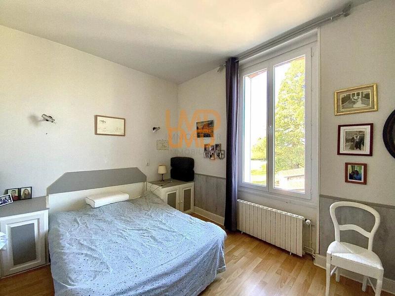 Propriété - 202 m² - 7 pièces