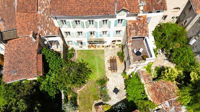 Propriété - 450 m² - 17 pièces