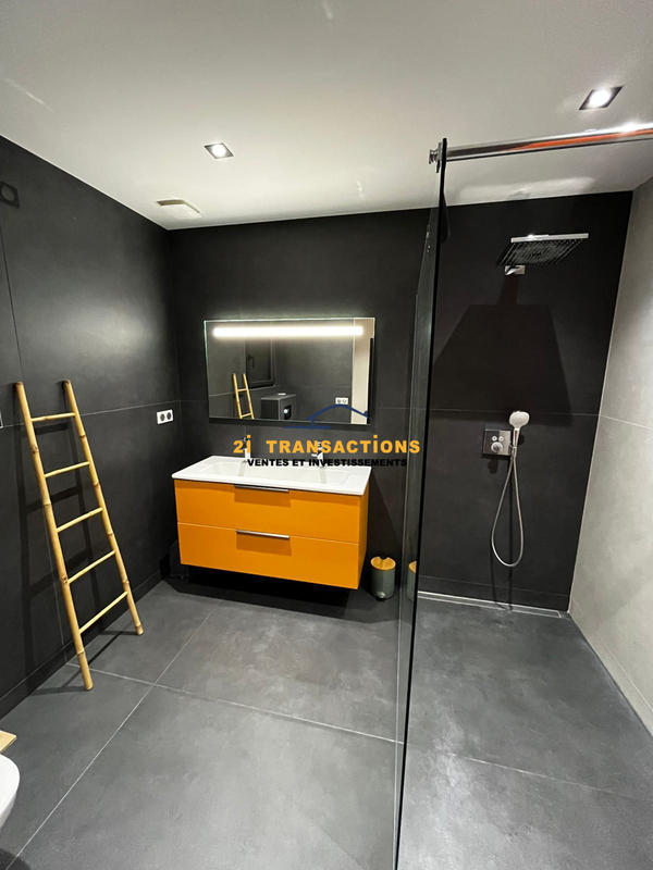 Maison - 240 m² - 6 pièces