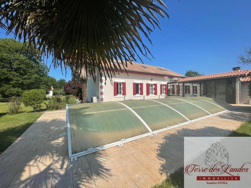 Propriété - 174 m² - 9 pièces