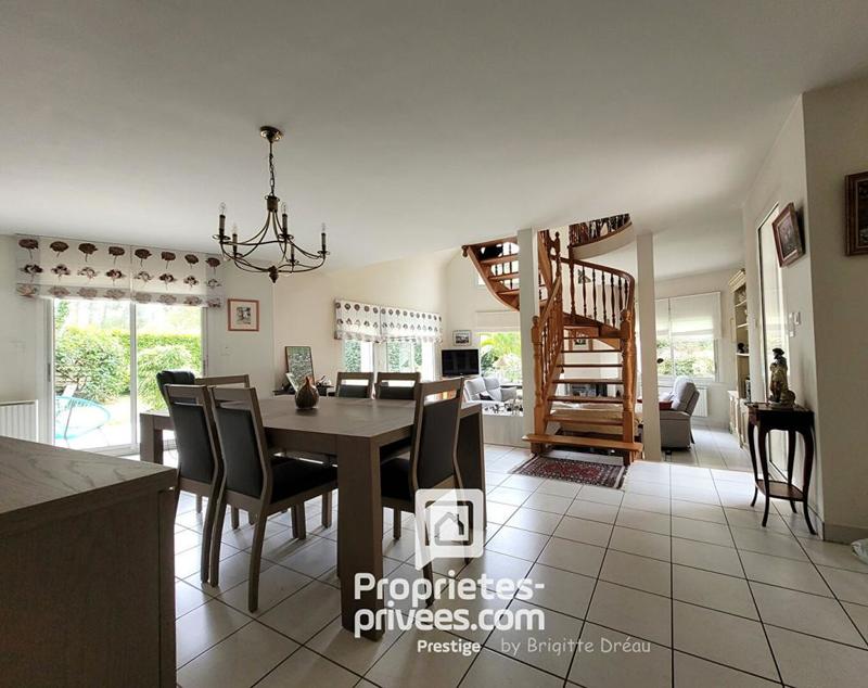 Maison - 183 m² - 6 pièces